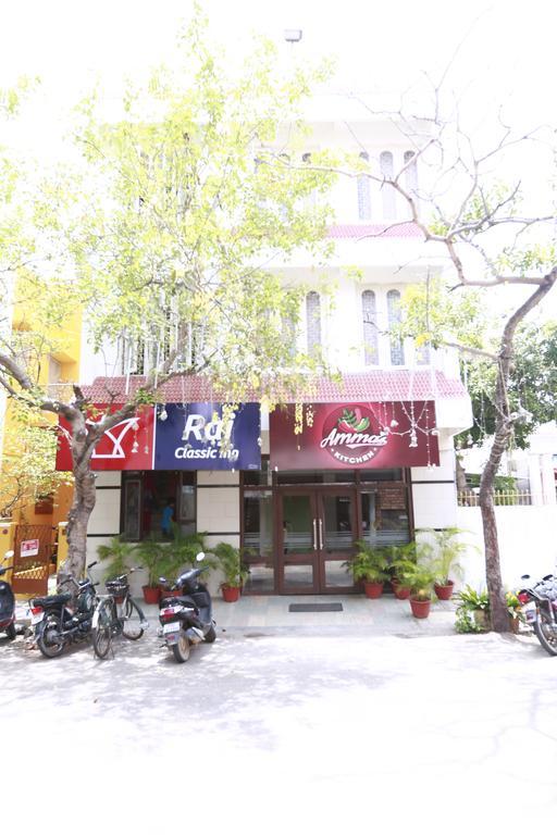 Raj Classic Inn Puducherry Buitenkant foto